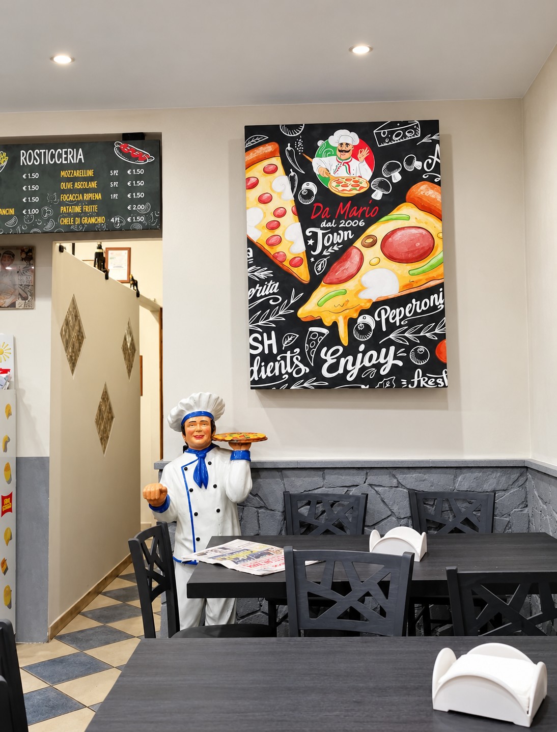 Tavoli e sala della Pizzeria Rosticceria Da Mario
